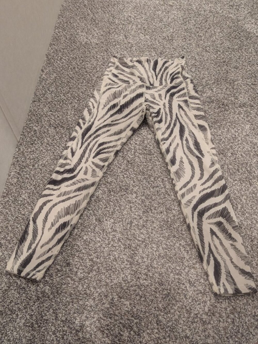 DSG Zebra Sketch High-Waisted 7/8 Athletic Leggings Small - Picture 5 of 9